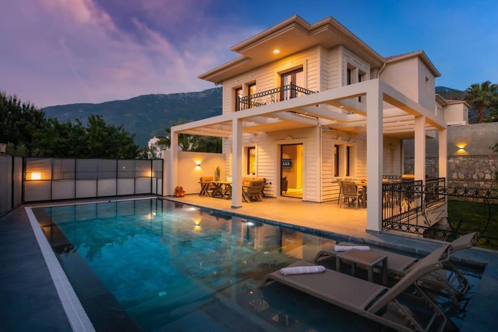 Havuzlu Korunakli Jakuzili Villa Fethiye Buitenkant foto