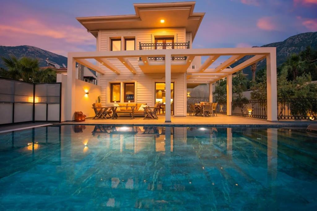 Havuzlu Korunakli Jakuzili Villa Fethiye Buitenkant foto