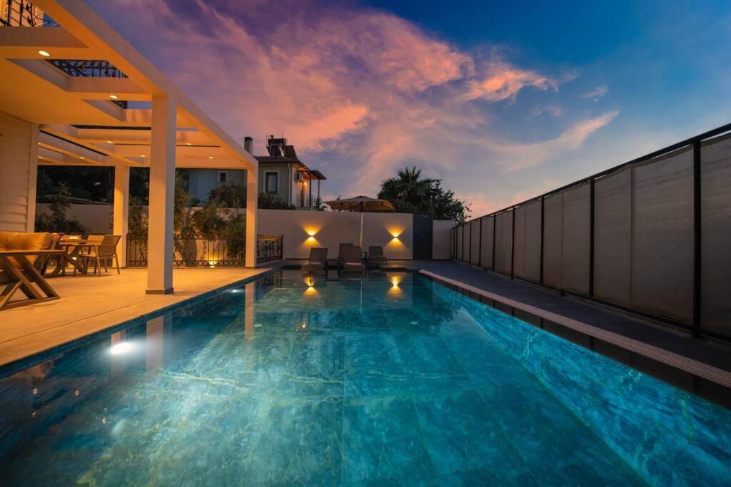 Havuzlu Korunakli Jakuzili Villa Fethiye Buitenkant foto
